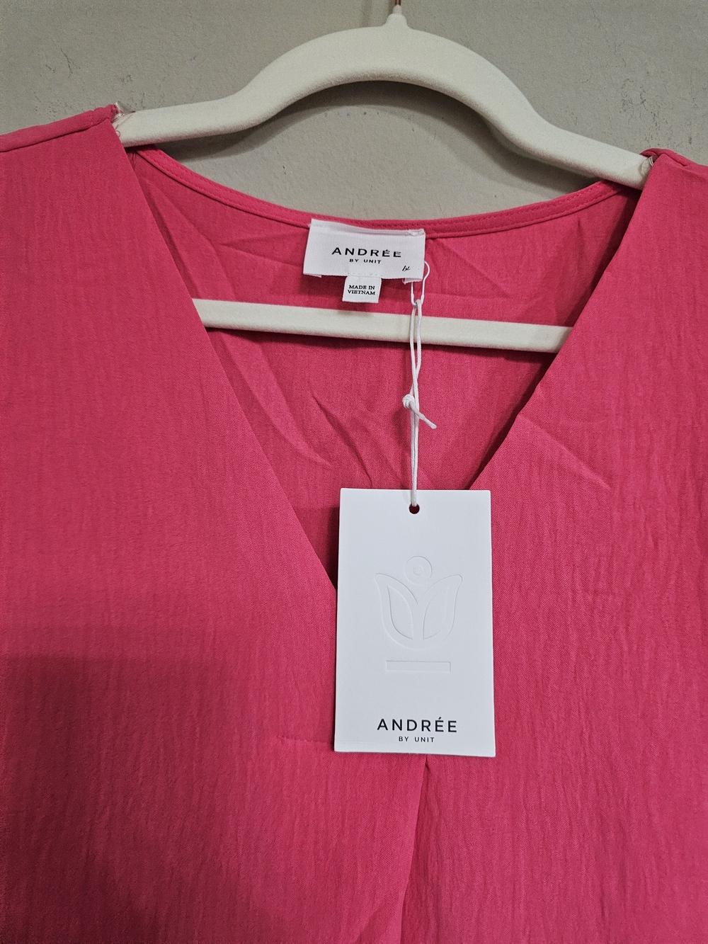 ANDRÉE BY UNIT Hot Pink V-Neck Roll Sleevw Top - Picture 4 of 5